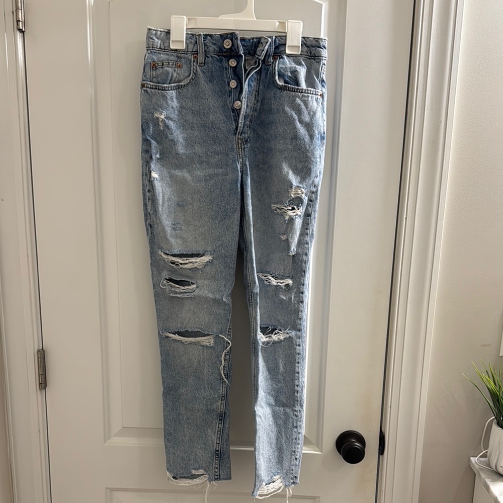 Light washed Distressed Women's Jeans
